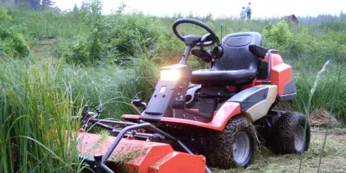 Odstraňovanie a udržiavanie nežiadúcej vegetácie napríklad ochranné pásma elektrických vedení, ciest a železníc
